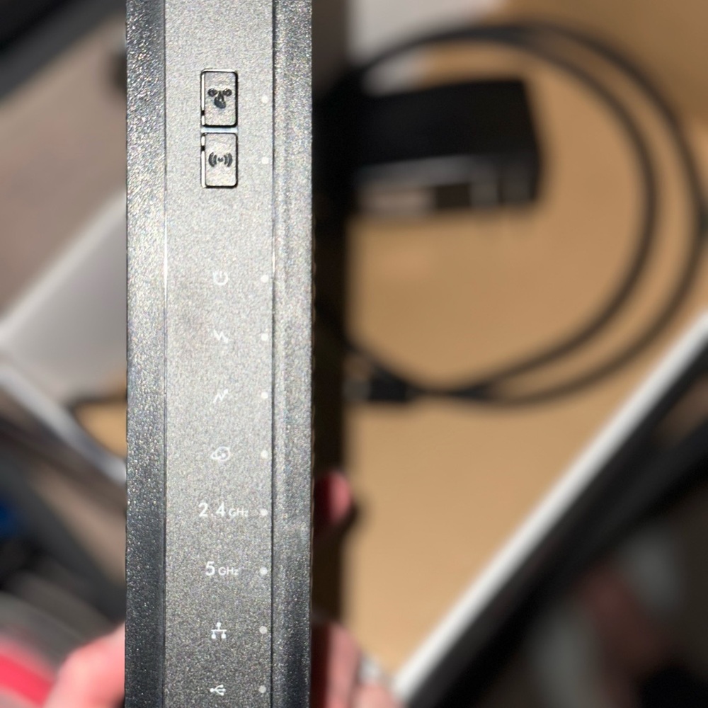 NETGEAR N600 Dual Band Modem Router - Black - Picture 2 of 3